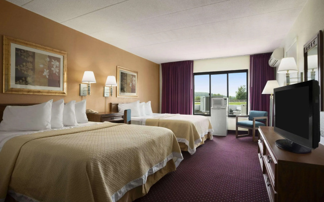 Ramada by Wyndham Pittsburgh/New Stanton