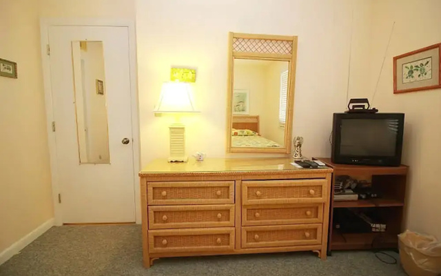 Windrift 410w 2 Bedroom Condo by RedAwning