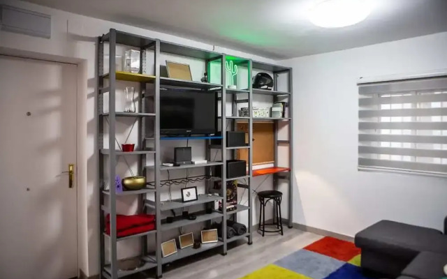 Cosy 2 Bed in Madrid with Easy Airport Access