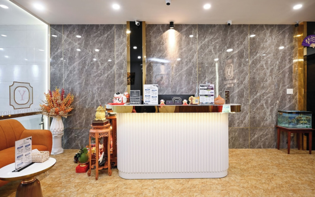 Yoyo Airport Saigon Hotel