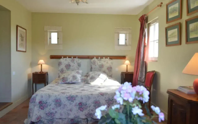 Snug Holiday Home In Chambourg-Sur-Indre With Pool
