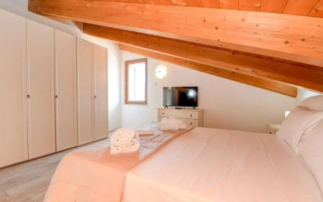 Rosa del Lago Apartment