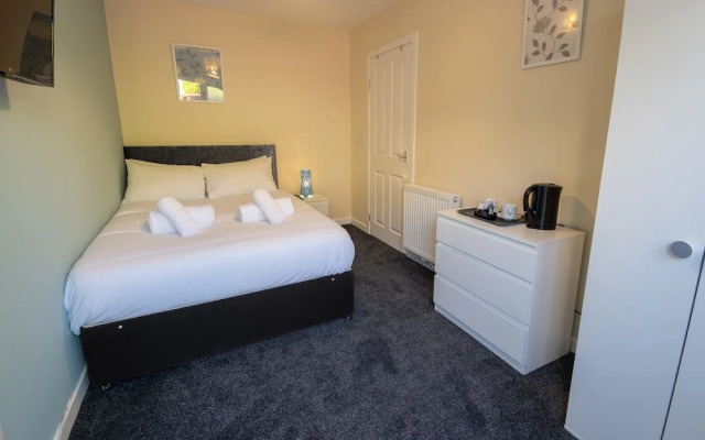 Irvine Riverside Guesthouse by Payman Club
