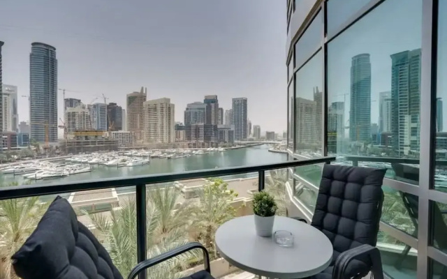 Airy Apartment With the Best View of Marina!