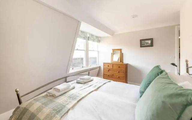 Rooftop Retreat - 2 Double Beds W/ Stunning Views (Adults Only)