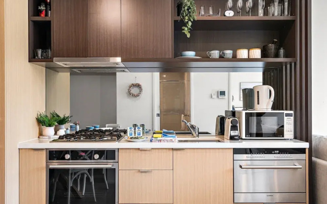 Modern 2-bedroom Retreat Minutes From St Kilda