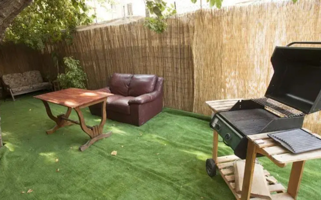 Shingles Roof Seaside Apartment with Garden