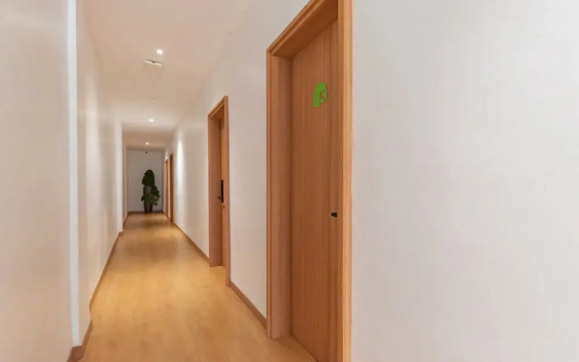 Urbanview Hotel R House Batuaji