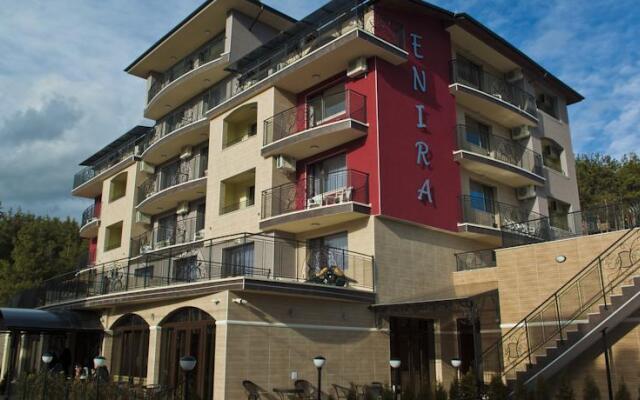 Enira Spa Hotel вид на фасад