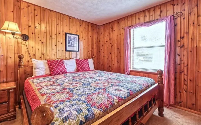 LeConte View 2 - One Bedroom Cabin