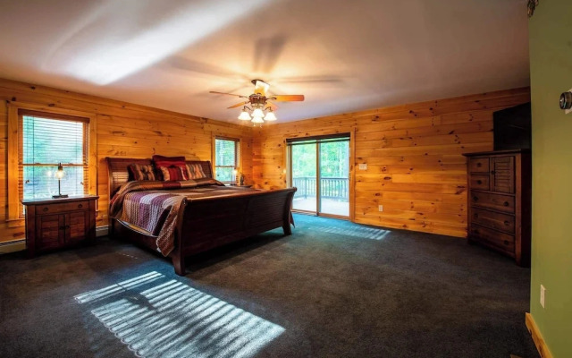 Massive Log Chalet With Hot Tub