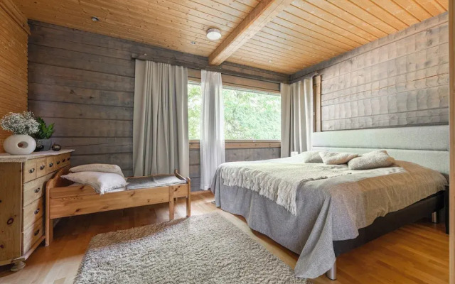 Scenic Lakeside Cabin in Tahko - Hot Tub