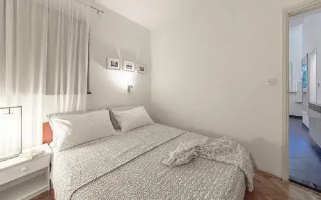 Apartments Lodra