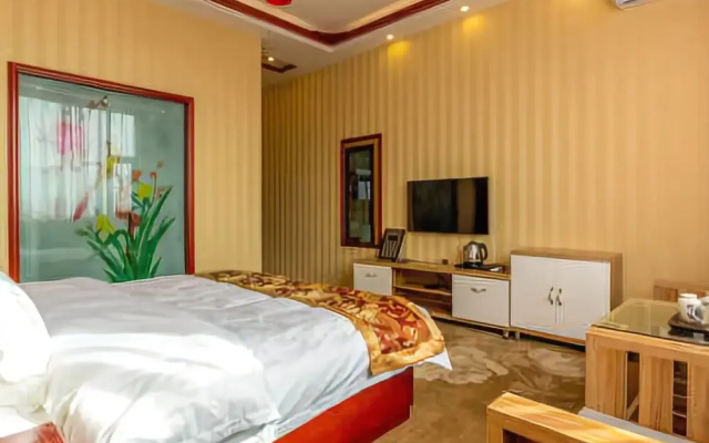Linglong Yage Holiday Hotel (Lijiang Sanyi International Airport)