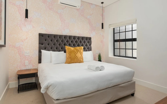 Modern Apartment in De Waterkant | Private Rooftop