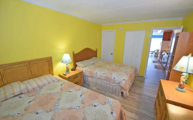 Oceanwalk East 411 1 Br condo by RedAwning
