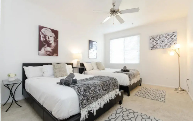 6BD Hollywood Stars Walk of Fame Suite