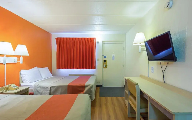 Motel 6 Dubuque