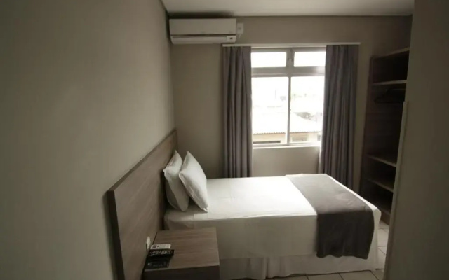 Kennedy Slim Hotel