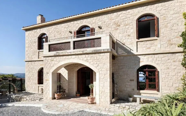 ~ALONI HOUSE~ private villa with pool, up to 10pax