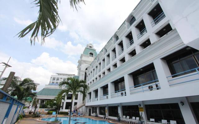 Camelot Hotel Pattaya вид на фасад