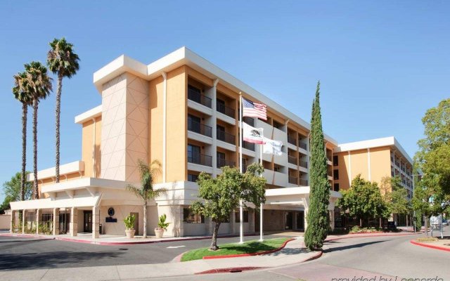 Hilton Stockton in Stockton, United States of America from 212$, photos, reviews - zenhotels.com hotel front