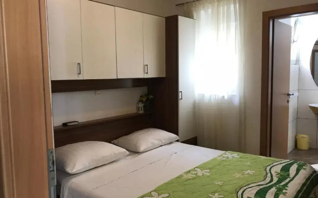 Rooms & Apartments Kaurloto