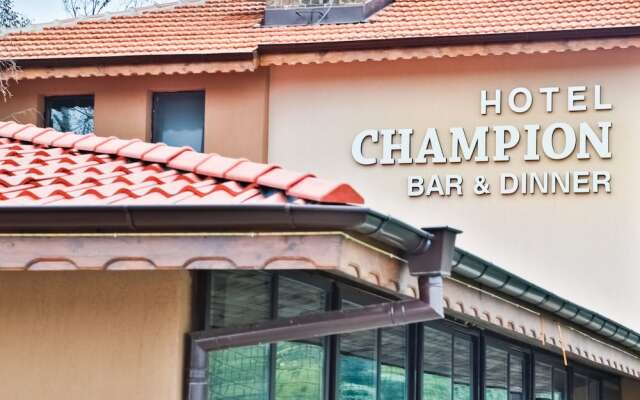 Hotel Champion Казанлак вид на фасад