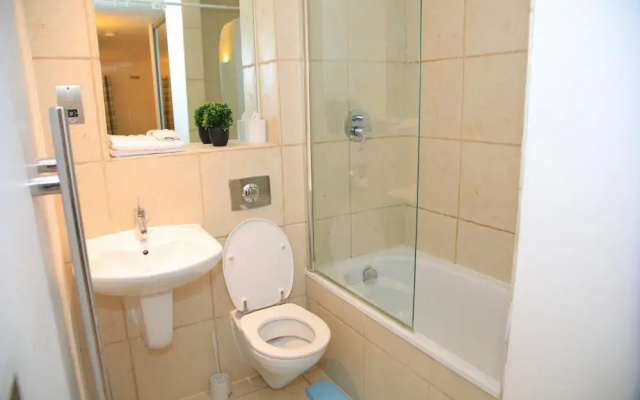 NEW Cosy 3BD Flat Minutes to Leeds City Centre