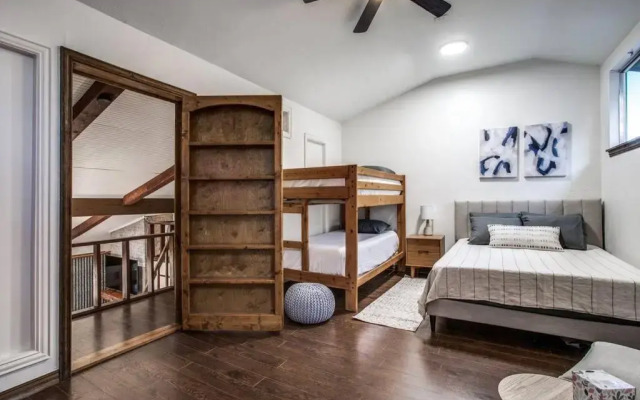 Renovated Waterfront w Dock, Sleeps 11