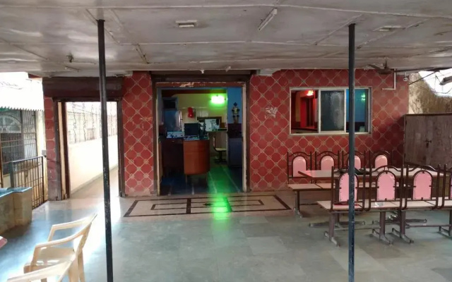 Oyo 28656 Hotel Vijay Palace