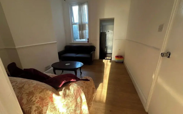 Cosy Croydon Apartment - Close to City Centre