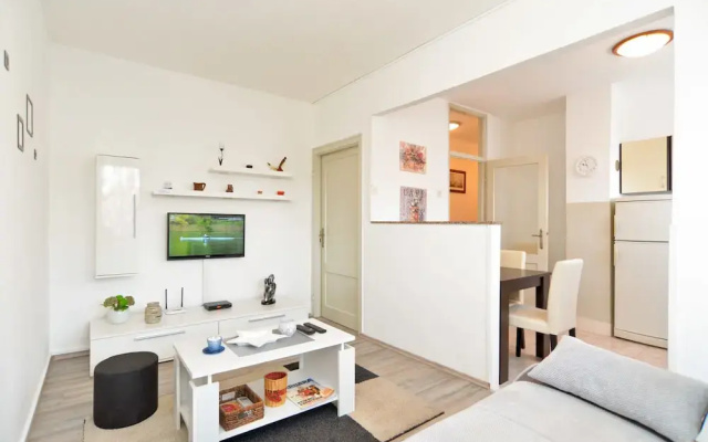 Apartment 1601