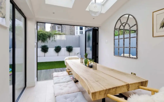 Central London 4BR Queens Park Family Home With Garden