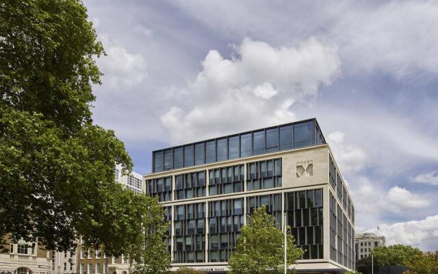 Отель citizenM Tower of London вид на фасад