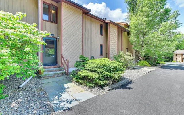 Windham Retreat w/ Private Deck & Mtn Views!