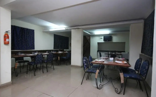 The Retreat Hotel by OYO Rooms