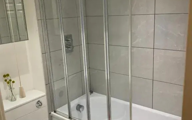County House City Centre with parking Sleeps 4