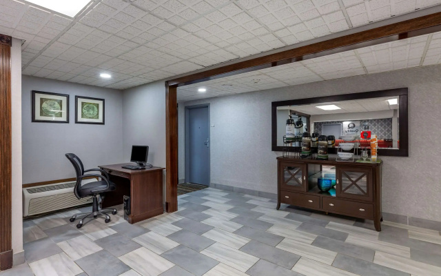 Quality Inn Austintown - Youngstown West