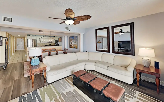 606islav 3 Bedroom Condo