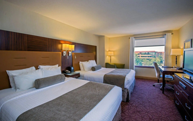 Crowne Plaza Hotel Milwaukee West