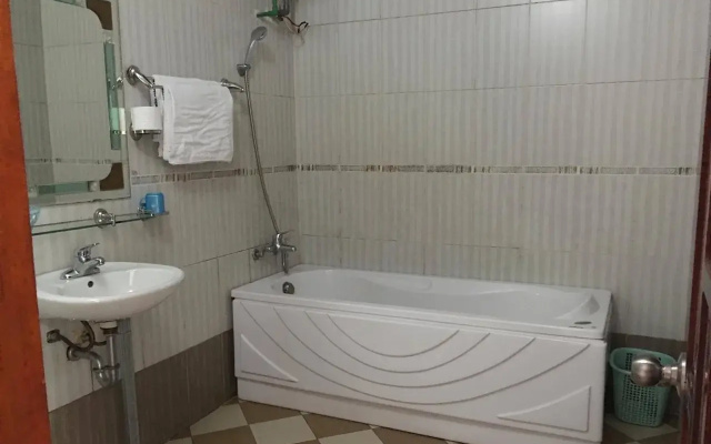 Khách Sạn Hoàng Gia 1