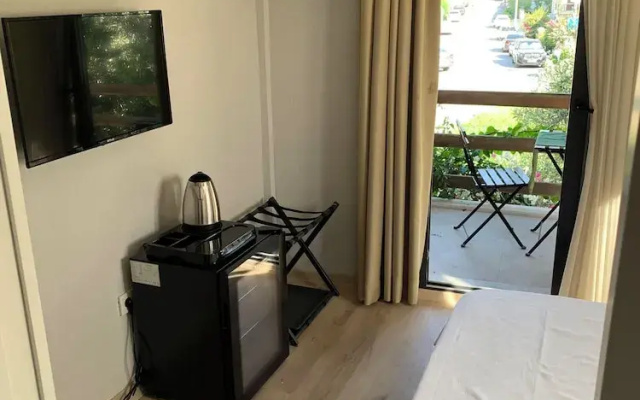 Loris Rooms