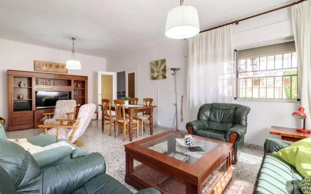 Chalet acogedor con piscina muy cerca de Granada