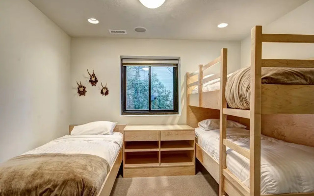 607 Deer Valley Drive 5 Bedroom Townhouse