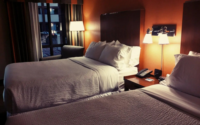 DoubleTree by Hilton Manhattan, KS