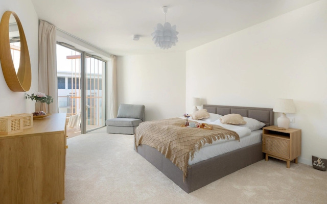 Large Apartment With sea View, Indoor Pool