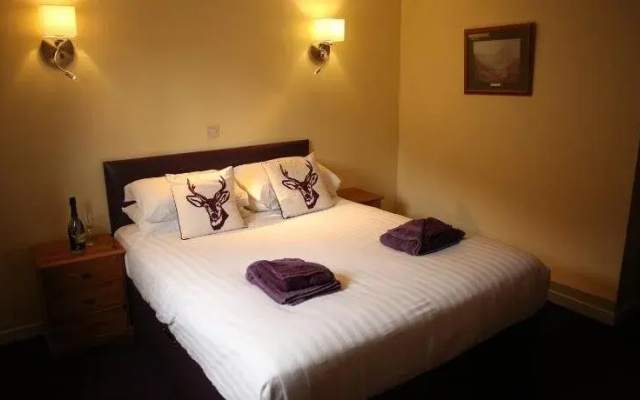 MacDonald Hotel & Cabins 