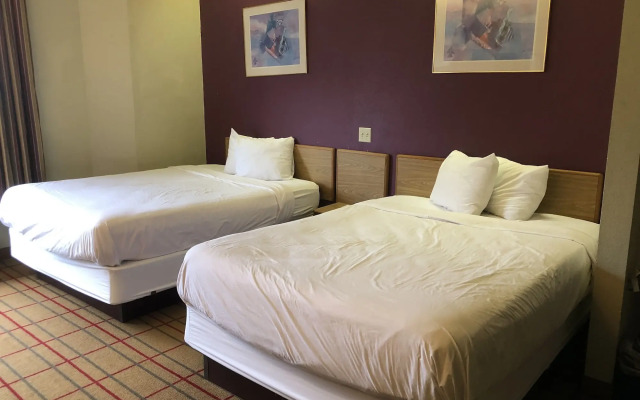 Отель SpringHill Suites by Marriott Pittsburgh Airport 