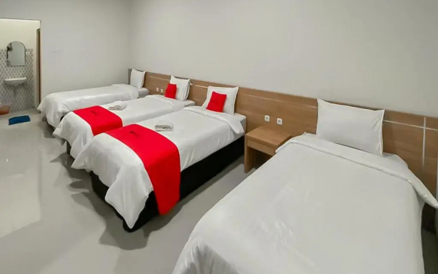 RedDoorz Premium @ Griya Inkoppabri Cisarua Puncak